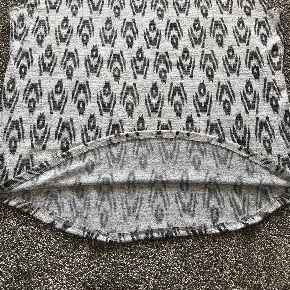 Gap Lightweight Stretchy Ikat Print Sleeveless Top - Picture 2 of 7